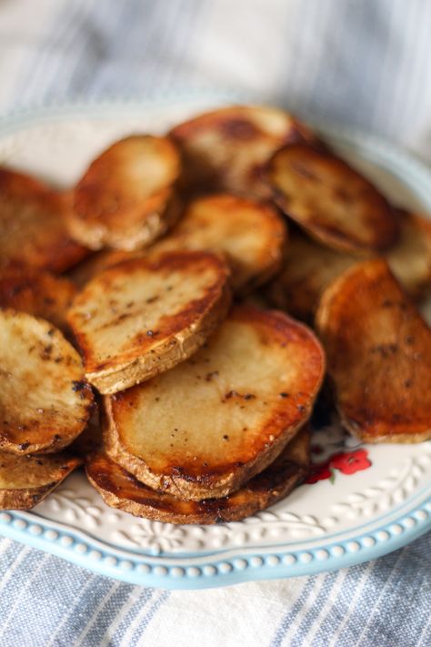 Paula Deen's Grilled Potatoes - Jen Around the World Grilled Potato Slices, Potato Slices, Paula Deen Recipes, Potato Pasta, Griddle Recipes, Grilled Potatoes, Blackstone Griddle, Easy Side Dish, Potato Sides