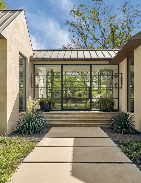 Sandstone Home Exterior, Modern Ranch House, Hill Country Homes, Modern Ranch, Ranch Style Home, Dream House Exterior, Modern Exterior, Canterbury, Barn House