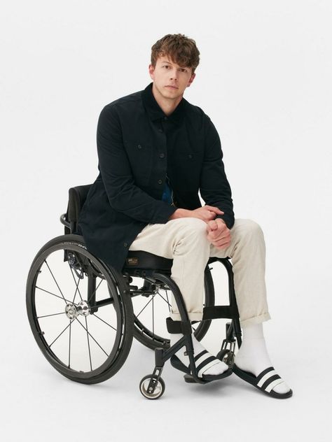 Wheelchair Fashion, Studio Images, People Poses, People With Disabilities, A Little Life, Body Reference Poses, Gesture Drawing, Body Reference, Action Poses