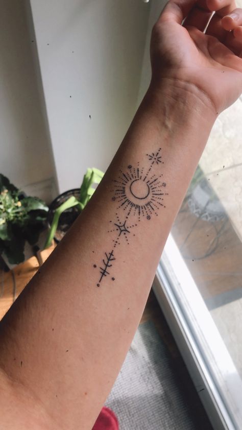 Tattoo Designs Forearm Women, Hippie Tattoos For Women, Small Earthy Tattoos, Hippy Tattoo, Moon And Sun Tattoo, Earthy Tattoos, Simple Forearm Tattoos, Tattoo 2024, Hippie Tattoo