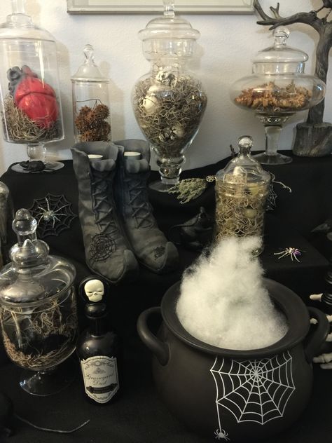 Potion Station, Potion Table, Specimen Jars, Jars Kitchen, Halloween Office, Witch Potion, Witch Shop, Halloween Witches, Candy Table