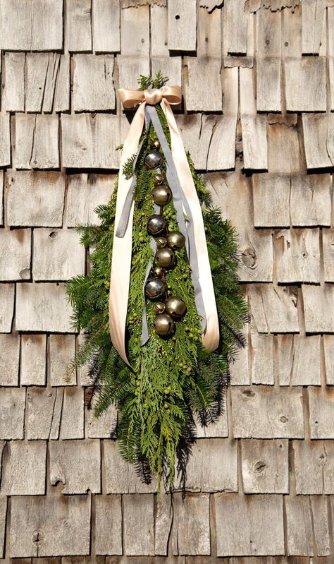 DIY Christmas Swag Wreath | Canada DIy | Fynes Designs Front Door Swag Diy, Xmas Swags How To Make, Diy Christmas Teardrop Swag, Evergreen Swags For Christmas Diy, Christmas Swag For Front Door, Christmas Swags For Front Door Diy, Cedar Swag, Diy Christmas Swag, Diy Christmas Stuff