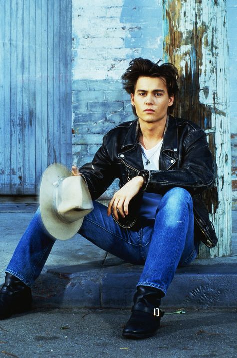 Johnny Depp - Photoshoot 1987 90s Johnny Depp, Kaptan Jack Sparrow, 21 Jump Street, Young Johnny Depp, Johnny Depp Pictures, Johnny D, Here's Johnny, Look Rock, Tim Burton