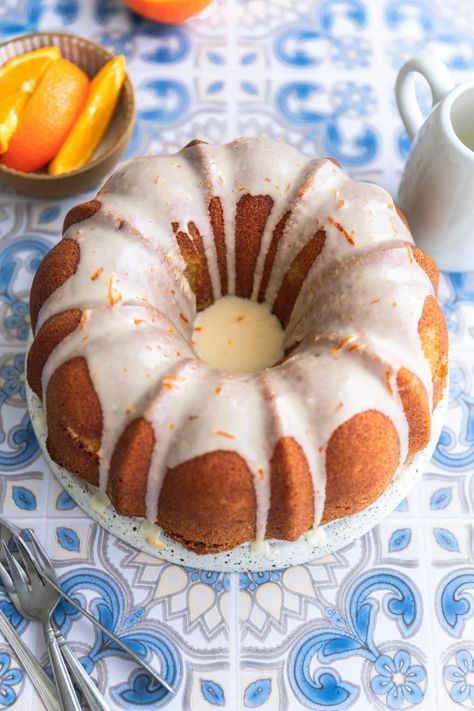 This Orange bundt cake is made with fresh oranges and is topped with an orange glaze icing. It is easy to make in any shape bundt pan. The cake is moist and fluffy and is a great dessert to bring to a potluck or bbq. Glaze Icing, Orange Bundt Cake, Bundt Pan, Delicious Cake Recipes, Great Desserts, Bundt Cake, Yummy Cakes, Cake Recipes, Orange