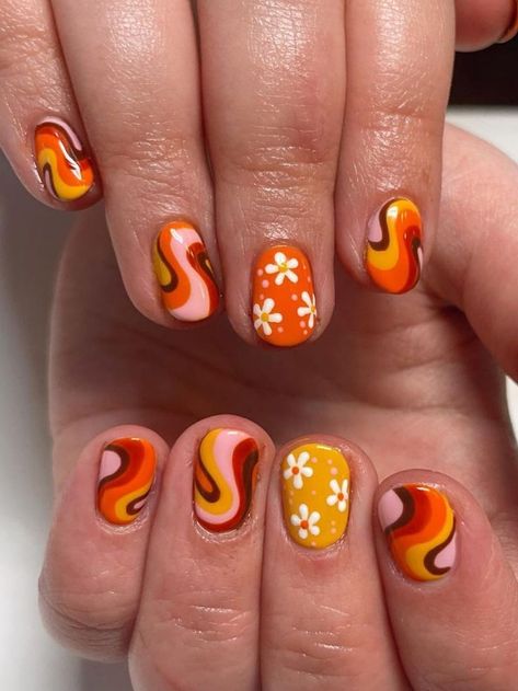 retro-inspired burnt orange swirl short nails Retro Style Nails, Groovy Fall Nails, Swirl Short Nails, Retro Nail Designs, Groovy Nail Art, 60s Nails, Burnt Orange Nails, Groovy Nails, Boss Nails