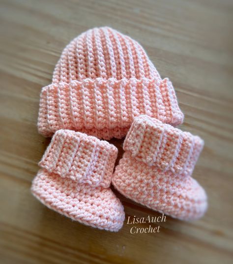 Easy Crochet Baby Hat, Crochet Baby Booties Free Pattern, Crochet Baby Projects, Crochet Baby Stuff, Crochet Newborn Hat, Baby Booties Free Pattern, Crochet Baby Items, Newborn Crochet Patterns, Crochet Baby Booties Pattern