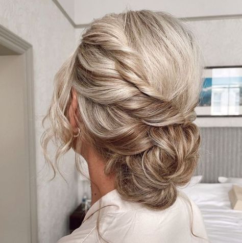 Wedding Twists and Bun Updo with Lowlights Curly Updos, Mother Of The Bride Hairstyles, Messy Look, Side Updo, Bride Updo, Mother Of The Bride Hair, Hair Adviser, Hair Up Or Down, Bun Updo