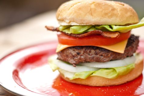 Ground Chuck Burger Recipe | There is little debate that fresh ground chuck makes the most delicious hamburgers. Grandma Recipes, Ground Chuck, Cheddar Burger, Hamburger Recipes, Best Meat, Beef Chuck, Burger Recipe, Camping Recipes, Roasted Corn