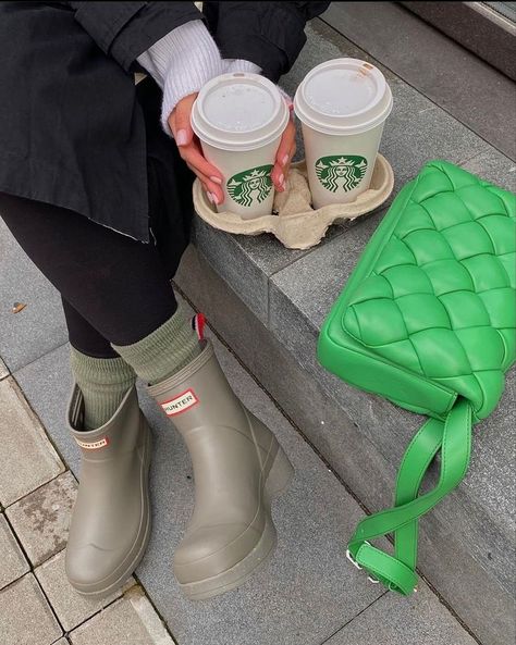 Huk Boot Outfits, Winter Rain Boots, Short Hunter Boots Outfit Fall, Aesthetic Rain Boots, Short Wellies Outfit, Ankle Hunter Boots Outfit, Hunter Boots Aesthetic, Hunter Play Boots Outfit, Rainboots Outfit Fall