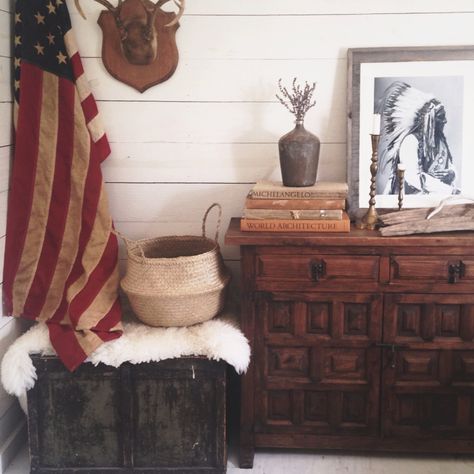 Rustic Americana Styling: Julie Rigsby Modern Americana, Americana Design, Americana Aesthetic, Rustic Americana, Western Americana, Americana Style, Layout Architecture, Americana Decor, Americana Fashion