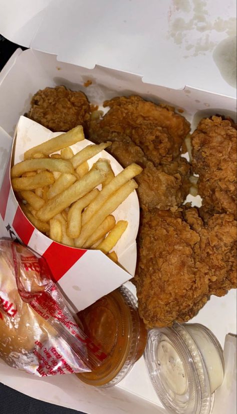 Kfc Inspired Recipes, Eating Food Funny, Foodie Instagram, Food Babe, Delicacy Food, Food Therapy, Healthy Food Motivation, Food Drinks Dessert, Snap Food