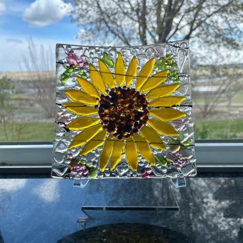 Sunflower Fused Glass Dish - Etsy Broken Glass Crafts, Glass Sunflower, Fused Glass Panel, Fused Glass Dishes, Glass Fusion Ideas, Fused Glass Artwork, Fused Glass Ornaments, Glass Fusing Projects, Flower Bowl