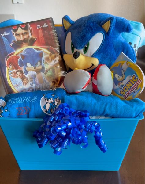 A perfect gift for a Sonic fan Sonic Gift Basket, Sonic Easter Basket, Sonic Merch, Valentine Love Quotes, Boyfriend Gift Basket, Hedgehog Birthday, Hedgehog Gifts, Birthday Basket, Son Bedroom