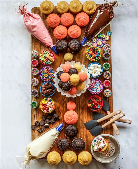 DIY your own cupcake board for your next party. Let everyone decorate-your-own cupcake with frosting, toppings, candy and more treats. Food Board Ideas, Cupcake With Frosting, Diy Dessert Stand, Cupcake Board, Charcuterie Party, Grazing Board, Cupcake Wars, Dinner Party Themes, A Charcuterie Board