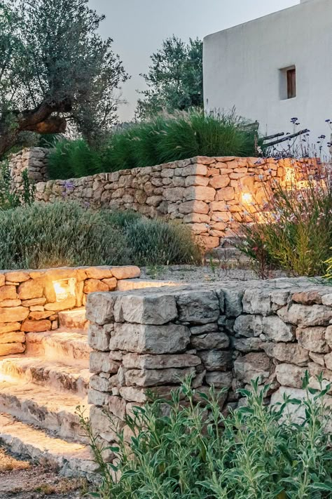 garden terraces with outdoor lighting Italian Garden Design, Landscape Design Architecture, Stone Walls Garden, Mediterranean Garden Design, Garden Desig, Side Yard Landscaping, Stone Landscaping, Garden Stairs, Landscaping Inspiration