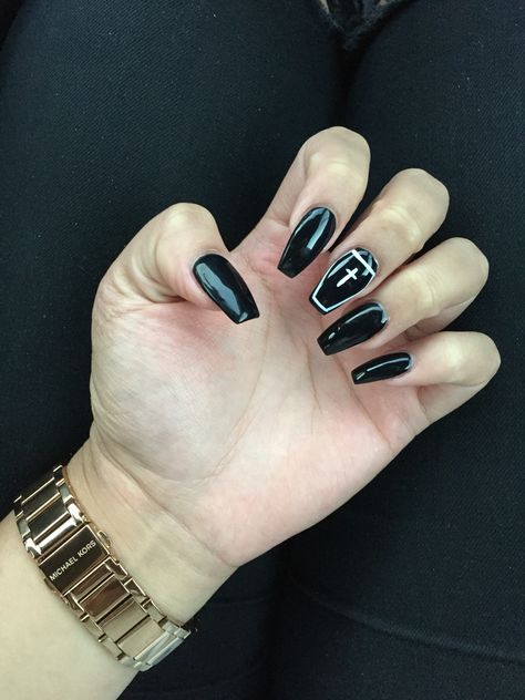 Black Halloween coffin nails Spooky Halloween Nails Coffin Shape, Mortician Nails, Gravestone Nails, Tombstone Nails, Nails Black Halloween, Black Spooky Nails, Rip Nails, Halloween Coffin Nails, Halloween Nails Coffin