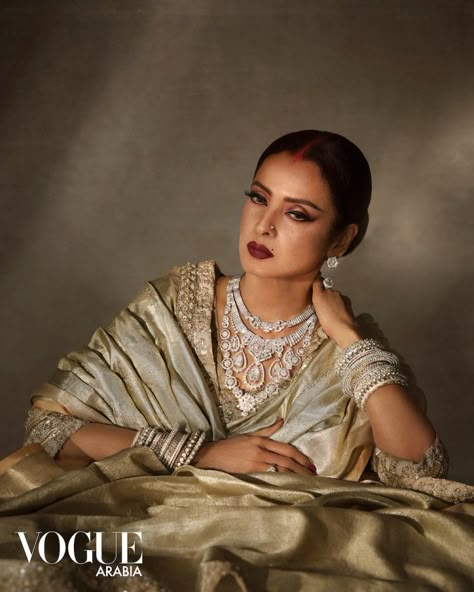 Rekha Vogue Arabia, Desi Editorial, Rekha Actress Style, Bride Sarees, Rekha Ji, Rekha Actress, Hair Parting, Vintage Bollywood Aesthetic, Bollywood Retro