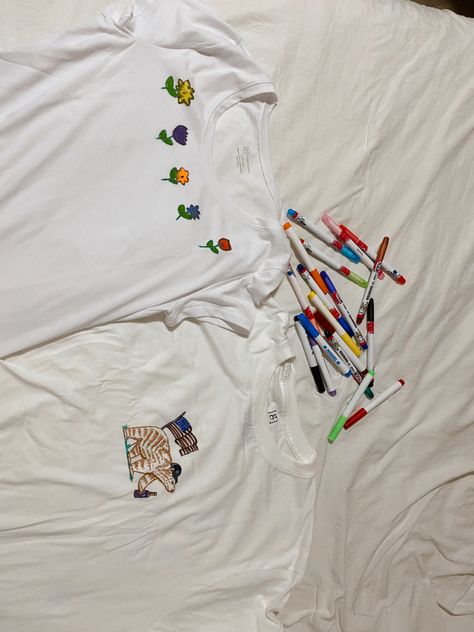 Two white t shirts drawn on with fabric markers one has flowers one has a bear Fabric Marker Shirt, Fabric Markers Diy T Shirts, Fabric Marker Ideas, Marker Ideas, Its Raining, Diy Marker, Fabric Markers, T Shirt Diy, Diy Shirt