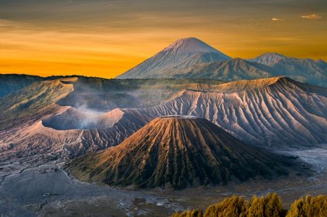 Lanscape Photoshoot Aesthetic, Mountain Aesthetic Wallpaper, Landscape Tropical, Earth History, Earth Landscape, Mount Bromo, Photo Water, Mountain Aesthetic, Photo Mount