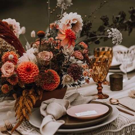 Amber Wedding Color Palette, Amber Wedding Decor, Amber Glass Table Setting, Amber Glasses Wedding, Amber And Clear Glass Wedding, Amber Glass Wedding Tables, Amber Glassware Table Settings, Amber Glass Wedding, Amber Glassware Wedding