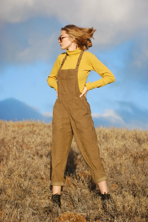 Organic Cotton Thermal Loose Turtle Neck in Mustard Yellow - Organic Clothing - Long Sleeve Top I made this super soft loose turtle neck top with a USA grown organic cotton thermal in a lovely honey mustard color. It features a double loos turtle neck and extra long sleeves with a banded cuff.Designed to hit at the hip and perfect for tucking into high-waisted pants. The organic cotton is grown and manufactured in the US which makes it more costly than imported fabrics , but the quality is pheno Mustard Overalls Outfit, Mustard Yellow Jumper Outfit, Yellow Autumn Outfit, Mustard Yellow Outfit Aesthetic, Yellow Mustard Outfit, Mustard Yellow Top Outfit, Mustard Outfit Ideas, Camper Wardrobe, Turtle Neck Outfit Aesthetic