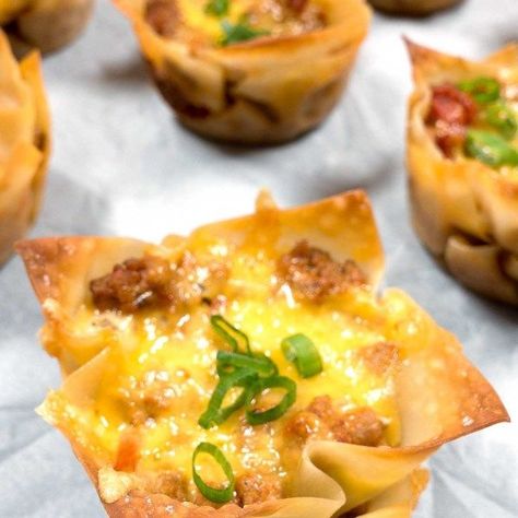 Tailgate Tacos | "Mini taco cups are great for tailgating. Serve with your favorite taco toppings." #recipe #football Wonton Taco Cups, Taco Beef, Wonton Tacos, Taco Cups, Wonton Cups, Won Ton, Mini Tacos, Taco Fillings, Armagh