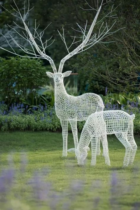 Chicken Wire Sculpture, Iron Furniture Design, Wood Carving Furniture, Wire Art Sculpture, Cool Tree Houses, Paper Mache Sculpture, Landscape Architecture Design, Concrete Art, Metal Art Welded