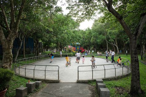 Outdoor Roller Skating Rink, Outdoor Roller Skating, Outdoor Skating Rink, Outdoor Rink, Playgrounds Architecture, Roller Skating Rink, Outdoor Skating, Roller Rink, Outdoor Park