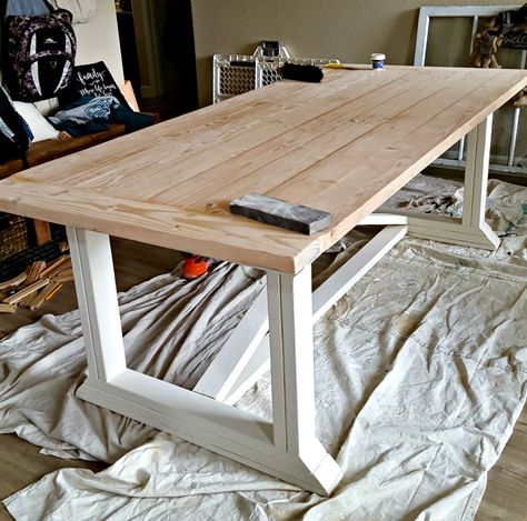 Love this DIY farmhouse table build!  #goals #rustic #woodworking Farmhouse Furniture Diy, White Farmhouse Table, Diy Farmhouse Table Plans, Trendy Farmhouse Kitchen, Farmhouse Table Plans, Diy Kitchen Table, Farmhouse Dining Rooms Decor, Farmhouse Dining Room Table, Farmhouse Kitchen Tables