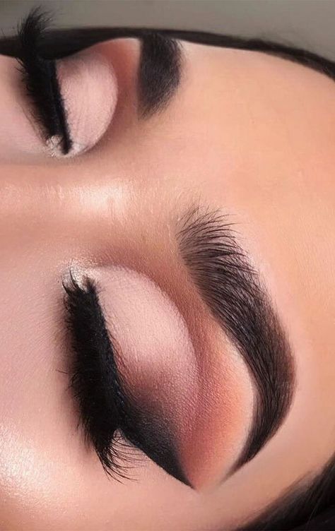 Eye Makeup For Graduation, Smokey Cut Crease Eye Makeup, Nude Cut Crease Makeup, Nude Smokey Eye Makeup, Half Cut Crease Eye Makeup, Cut Crease Makeup Looks, Simple Party Makeup, Maquillaje Cut Crease, Semi Cut Crease