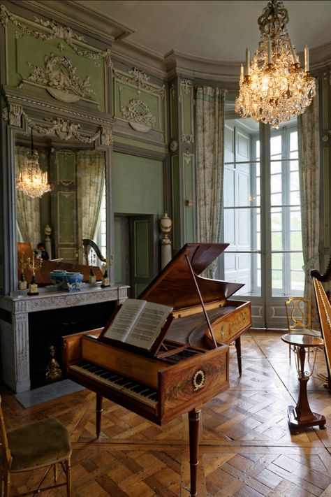 Château de Valençay Regency Interior, Steampunk Home Decor, Chateaux Interiors, Steampunk House, The Victorian Era, Piano Room, Style Français, Steampunk Style, Grand Piano