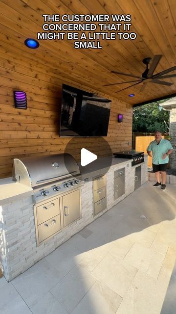 Buildometry on Instagram: "Check out this beautiful outdoor kitchen! 👏👏 

#design #patio #backyard #construction #outdoorliving #outdoorkitchen #kitchen #grill" Grill And Griddle Outdoor Kitchen, Outdoor Kitchen Layout Ideas, Outdoor Kitchen Design Modern, Galley Kitchen, Kitchen Layout, Outdoor Kitchen, Outdoor Living, Layout, Patio