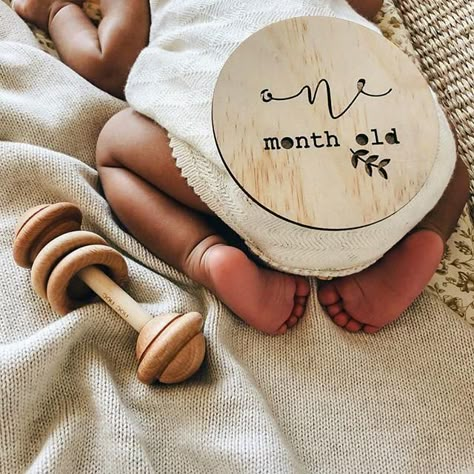 Baby Milestones Pictures, Monthly Baby Pictures, Baby Milestone Photos, Monthly Baby Photos, Baby Pictures Newborn, Milestone Pictures, Newborn Baby Photoshoot, Baby Milestone Cards, Newborn Baby Photos