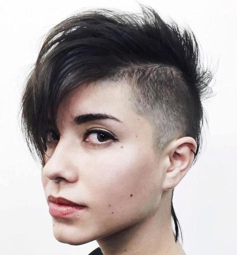 Short Half Shaved Punk Hairstyle Short Punk Haircuts, Punk Haircut, Punk Hairstyles, Punk Rock Hair, Short Punk Hair, Shaved Hair Women, Half Shaved Hair, Shaved Side Hairstyles, Rock Hairstyles