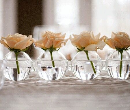 Single roses in connected round glass bulbs centerpiece Bulb Vase, Rose Centerpieces, Simple Centerpieces, Alternative Wedding Dresses, Simple Rose, Single Rose, My Funny Valentine, Trendy Flowers, Peach Roses