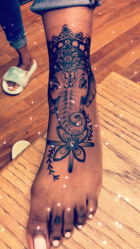 Foot tattoo Cute Foot Tattoos, Dragons Tattoo, Snakebites, Foot Tattoos For Women, Black Girls With Tattoos, Inspiration Tattoos, Tattoos Skull, Leg Tattoos Women, Dope Tattoos For Women