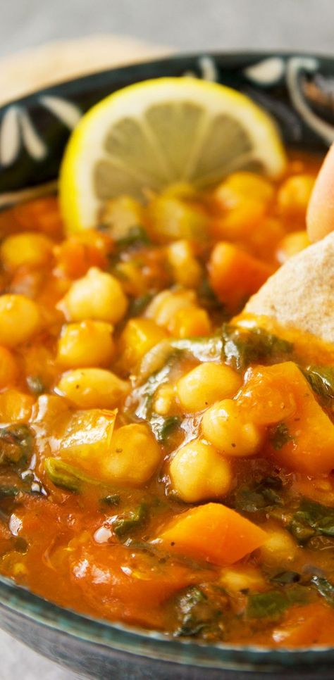 This warming and hearty chickpea soup comes together in less than 30 minutes. Plus, it tastes delicious and is made with cheap store cupboard staples and spinach from the freezer. Bonus? A portion comes out at less than $ 1.50! #veganrecipes #chickpearecipes #souprecipes #cheapmeals #vegandinners #healthydinnerrecipes #souprecipeshealthy Mediterranean Soup, Quick Soup Recipes, Mediterranean Chickpea, Quinoa Soup, Dairy Free Soup, Store Cupboard, Chickpea Soup, Roasted Root Vegetables, Meatless Mondays