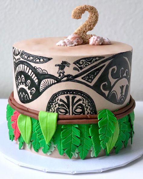 KT Cakes / Katie Auerbach on Instagram: “Had so much fun turning this cake into Maui from Moana.. hand painted tribal tattoos and all! #KTCakes” Maui Cake Moana, Maui Birthday Party For Boys, Maui Birthday Cake, Maui Tattoos Moana, Maui Cake, Maui From Moana, Moana Cakes, Spooky Island, Moana Birthday Cake