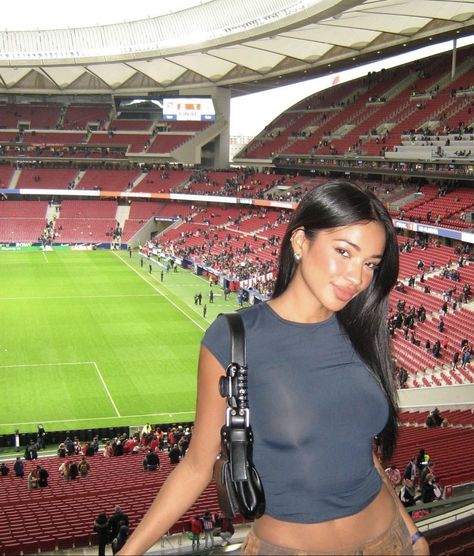 Wags Soccer, Soccer Game Outfits, Stadium Pics, Wealthy Lifestyle Luxury, Footballers Wives, Insta Goals, Famous Lifestyle, Football Wags, Bratz Inspired Outfits