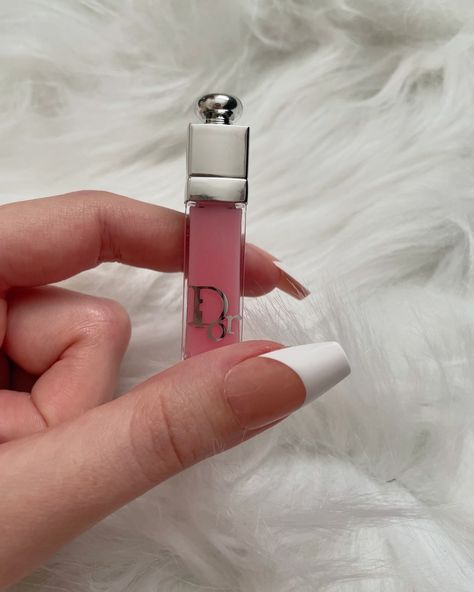 This mini Dior gloss is everything !!🎀 #dior #diormini #lipgloss #diorlipgloss Dior Gloss, Mini Lip Gloss, Dior Lipgloss, Dior Addict Lip, Dior Addict, Miss Dior, Makeup Products, Lip Gloss, Dior