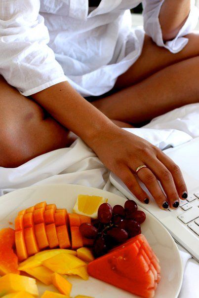 yup Breakfast Summer, Fresh Fruit Recipes, Good Morning Sunshine, Breakfast In Bed, Summer Fruit, Fruit Recipes, Me Time, Fresh Fruit, White Shirt