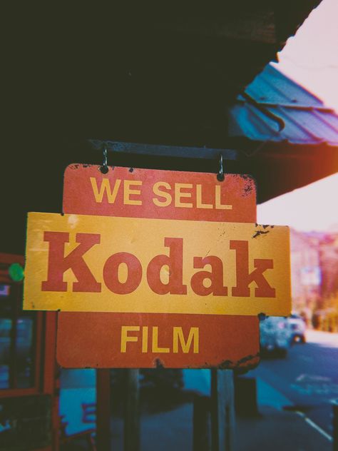 Thanks to @jontyson for making this photo available freely on @unsplash 🎁 Free High Resolution Photos, Kodak Film, Word Signs, Focus Photography, Fancy Fonts, Music Images, Pictures Of The Week, Retro Photo, Good Ole