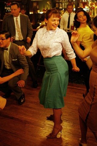 How To Throw A Mad Men Party - Party Recipes and Ideas (houseandgarden.co.uk) Peggy Olson, Mad Men Party, Sommer Mad, Green Pleated Skirt, You Dont Love Me, Elisabeth Moss, Mad Men Fashion, Don Draper, Dont Love Me