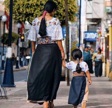 People are still proud of their roots, maintained this clothing, their language and their spirit. Otavalo, Ecuador.  Photo: @ecuador_funtrip #discover#learn#exploremore#Travel #traveldestinations#love#people#community#realpeople#heritage##streetlife#travellife#igtraveldestination Ecuador Clothes, Ecuadorian Clothing, Otavalo Ecuador, Native American Home, Wait For, Costumes Around The World, Brown Pride, Mexico Culture, Mexican Women