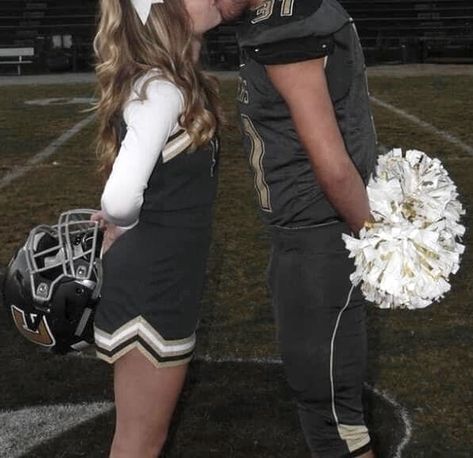 Football Couples, L J Shen, Cheer Poses, Football Boyfriend, Book Couples, Football Cheerleaders, Pretty Reckless, Chloe Walsh, The Pretty Reckless