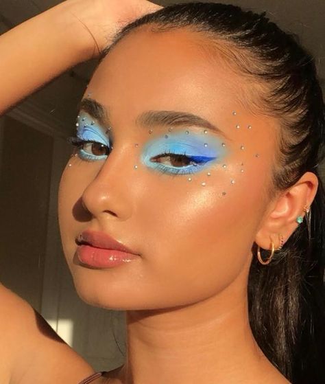 Eye Makeup 2023, Blue Makeup Aesthetic, Little Mermaid Makeup, Blue Makeup Looks, Rhinestone Makeup, Rave Makeup, Cool Makeup Looks, Dope Makeup, Mermaid Makeup