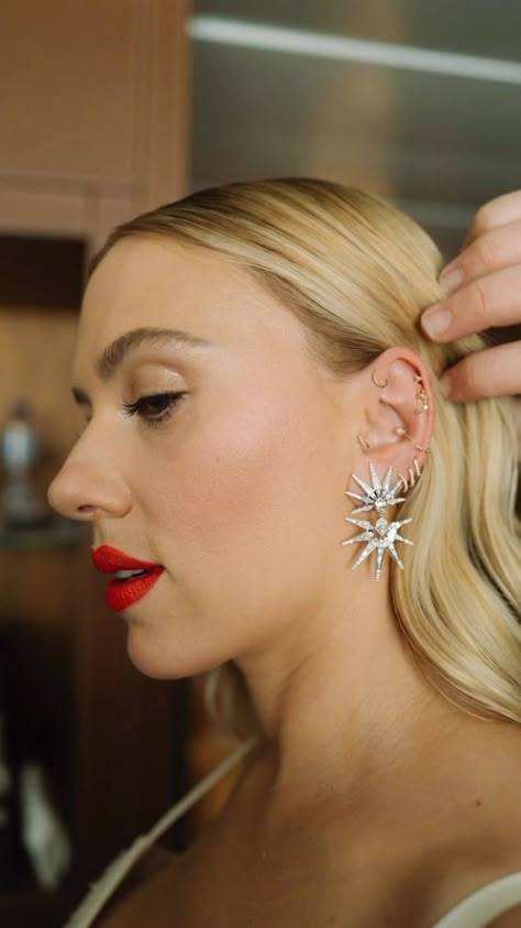 Celebrity Ear Piercings, Celebrity Piercings, Unique Ear Piercings, Chic Nail Designs, Scarlet Johanson, Florence Pugh, Romanoff, Natasha Romanoff, Manhattan New York