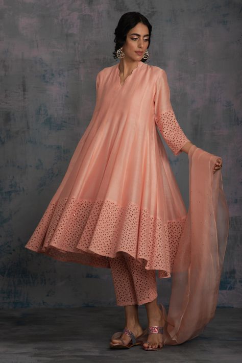 Shop for these amazing collections of Peach Kurta Chanderi And Cotton Pant Cotton Cutwork Kalidar Set For Women by Charkhee online at Aza Fashions. House Wear, Gaun Fashion, Casual Indian Fashion, Kurta Designs Women, Stylish Dresses For Girls, Indian Wedding Outfits, Anarkali Dress, Stylish Dress Designs, Indian Fashion Dresses