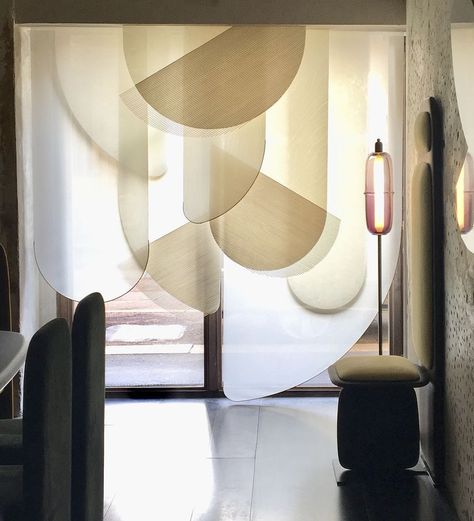 Studio MTX window blinds - these are bonkers! Classic Blinds, Plain Curtains, Installation Design, Milan Design Week, Curtain Designs, Window Panels, Blinds For Windows, Elle Decor, Fabric Panels