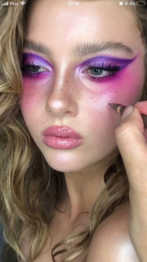 Outgoing Makeup Looks, Purple Creative Makeup, Pink Fairy Eye Makeup, Drag Inspired Makeup, Pink Fairy Makeup Looks, Tlc Makeup, Pink Rave Makeup, Lover Inspired Makeup, Fairy Makeup Pink